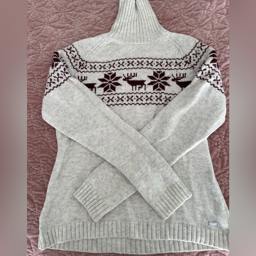 Columbia sweater